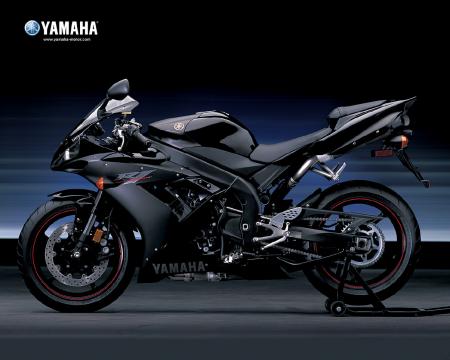 r1 black